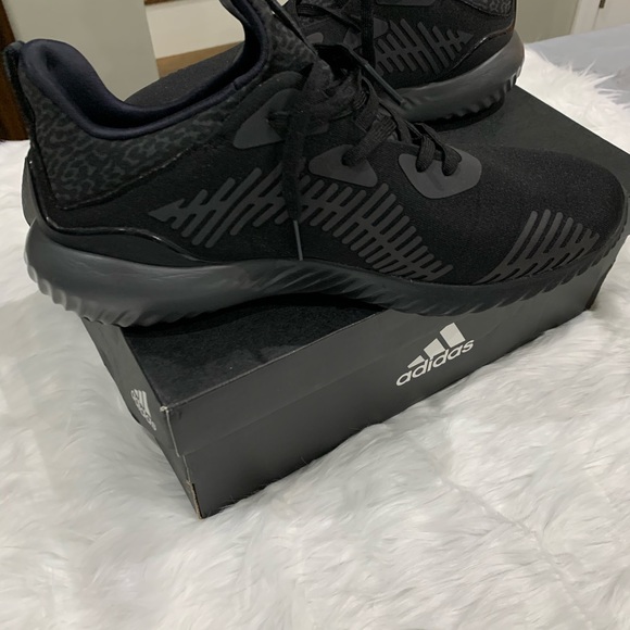 adidas Shoes - Adidas alphabounce Xeno.